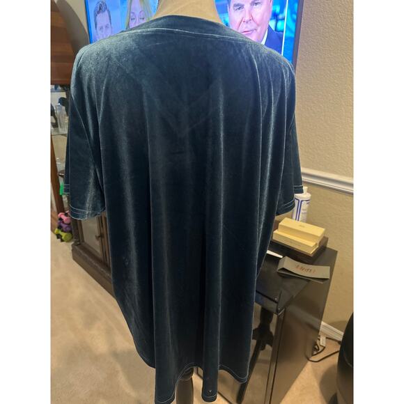 Women’s Amaryllis Lot of 2 Velvet V-Neck Tops. Size 2XL - Picture 6 of 6